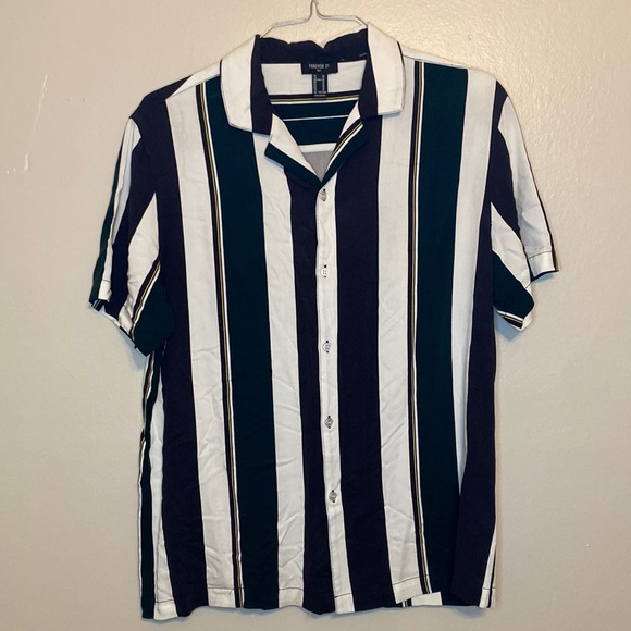 🤠 Forever 21 men short sleeve shirt size medium - Picture 1 of 4